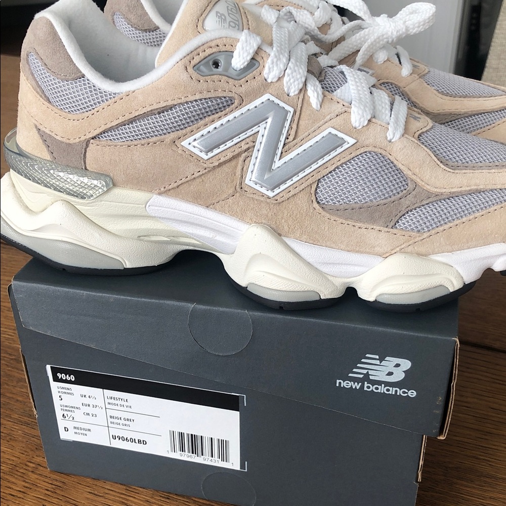 New Balance 9060 Sneakers - Beige Grey